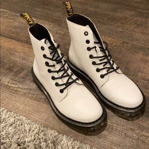 Dr Martens. BRAND NEW